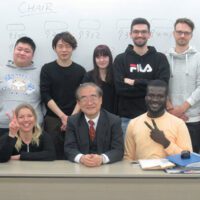 Hidefumi Yamagami (center) with graduate students.