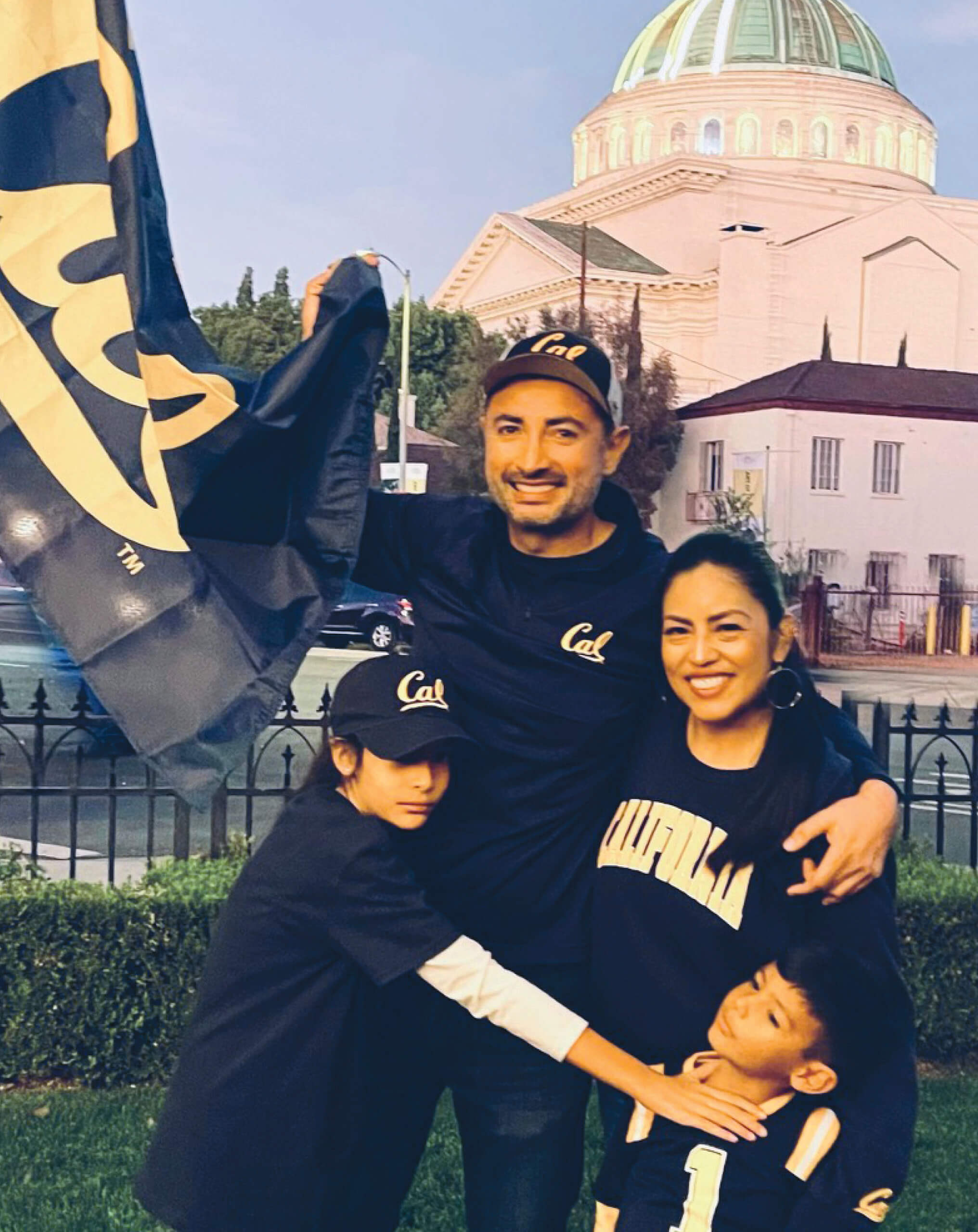 Carlos Delherra (center) with wife, Imelda, and kids Giselle and Marquez.