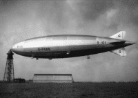 Black and white photo of R101 aircraft blimp.