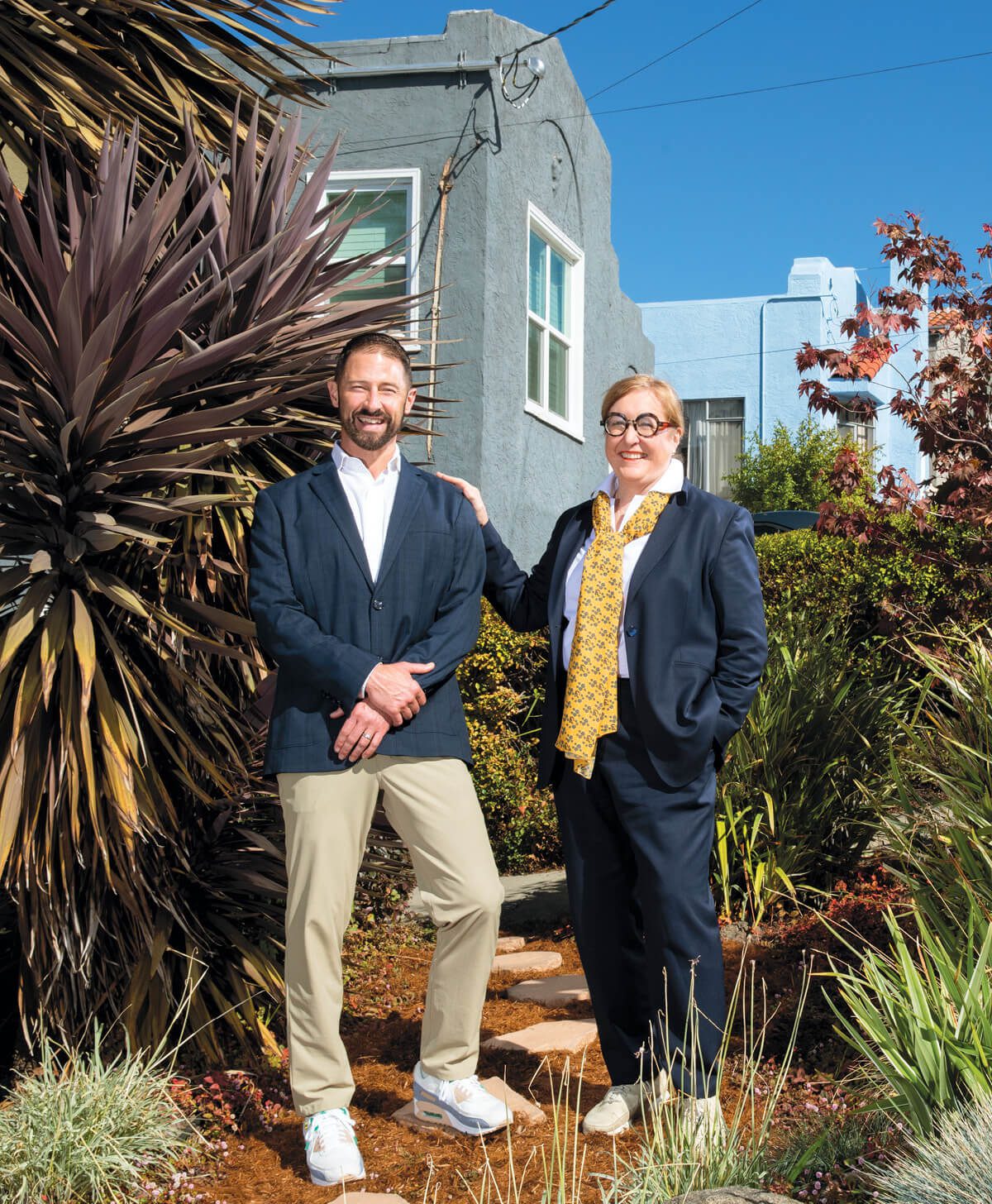 Matt Parker and professional faculty member Maura O’Neill standing outside a home with drought-resistant landscaping.
