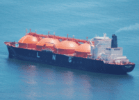Photo a tank ship designed for transporting liquefied natural gas (LNG).